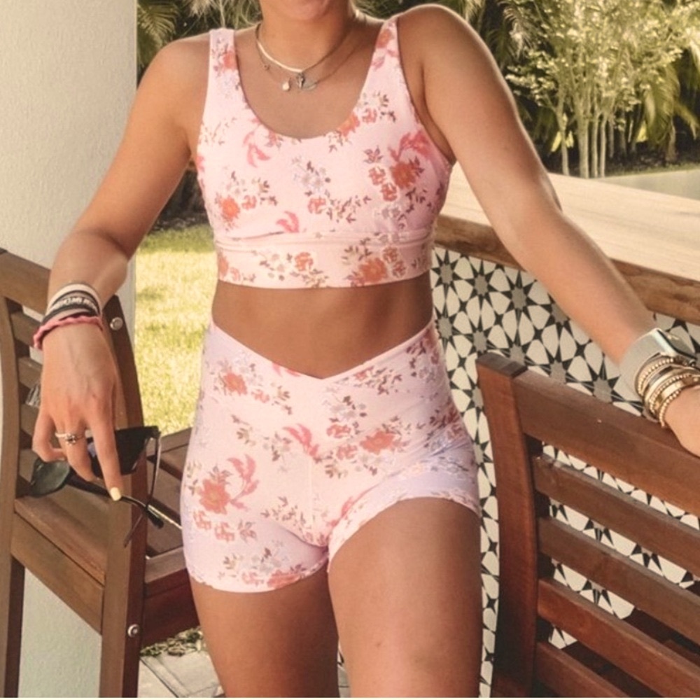 Offline by Aerie Real Me Pink Floral Crossover Athletic Bike Workout Shorts